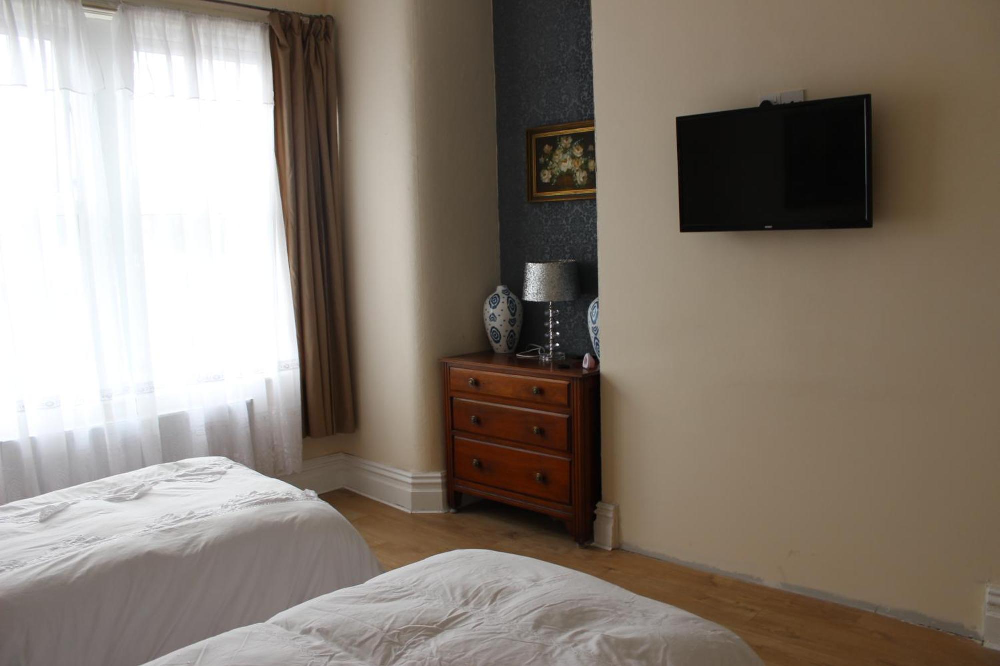 Mother-In-Law Guest House Hotel Leeds ليدز المظهر الخارجي الصورة