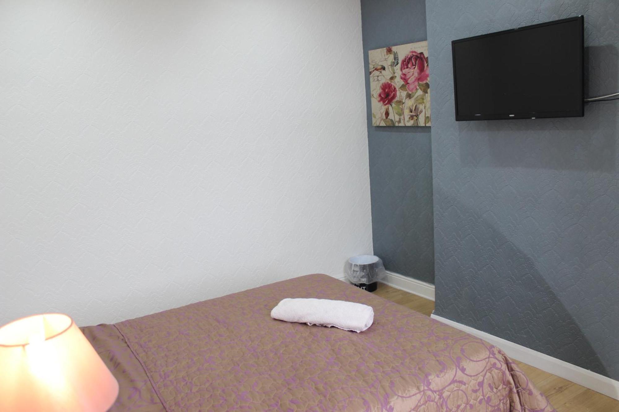 Mother-In-Law Guest House Hotel Leeds ليدز المظهر الخارجي الصورة