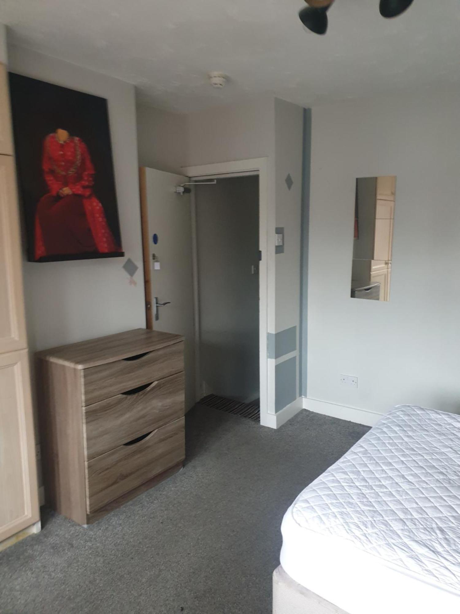 Mother-In-Law Guest House Hotel Leeds ليدز المظهر الخارجي الصورة